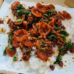 ข้าวกระเพราหมูสับกุนเชียง