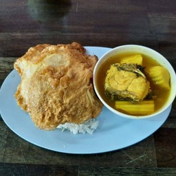 ข้าวไข่เจียว+แกงส้มปลากระพงยอดมะพร้าวครับ