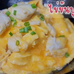 ไข่ข้นเนื้อปูก้อนราดข้าว