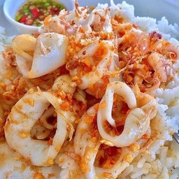 ข้าวหมึกกระเทียม