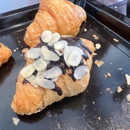 ครัวซองต์ช็อกโกแลตอัลมอนด์