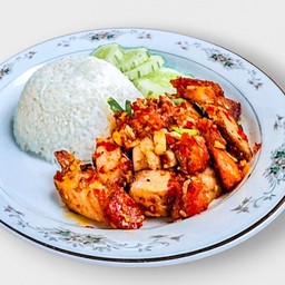 ข้าวราดหมูกรอบคั่วพริกเกลือ