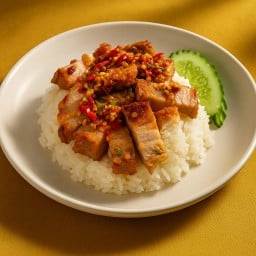 ข้าวหมูกรอบคั่วพริกเกลือ (signature)