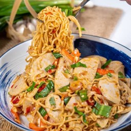 ยำมาม่าหมูยอ