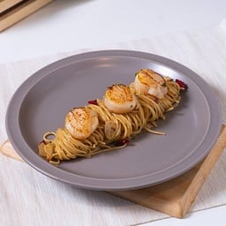 สปาเก็ตตี้หอยเชลล์ผัดน้ำมันมะกอก