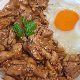 ข้าวไก่กระเทียมพริกไทย