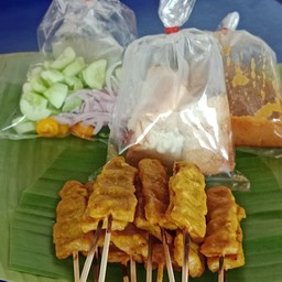 หมูสะเต๊ะ 14 ไม้+ขนมปังปิ้ง 1 แผ่น