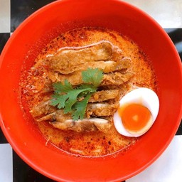 ้เกาเหลาต้มยำไก่ทอดไข่ยางมะตูม