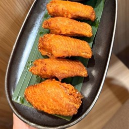 เซตปีกไก่ทอด + ข้าวเหนียว fried chicken wing with sticky rice