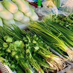 ไก่ตัว ผักสด