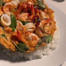 ข้าวไข่ข้นห่อหมก - กะเพราพริกแห้ง