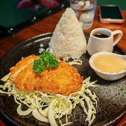 ข้าวหมูทงคัตสึซอสงาคั่ว