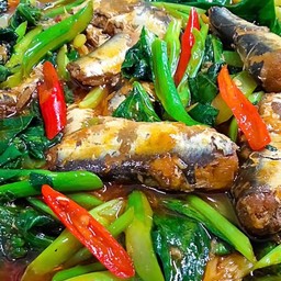 ผัดคะน้าปลากระป๋อง เป็นกับข้าว