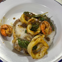 พริกแกงใต้ทะเลราดข้าว