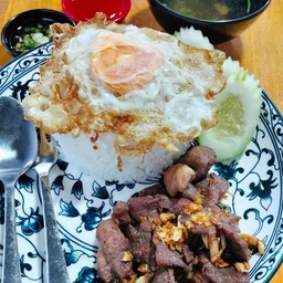 ข้าวหมูทอดกระเทียมพริกไทย