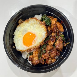 ข้าวกะเพราหมูชิ้นพริกแห้ง (ไม่รวมไข่)