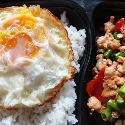 ข้าวไก่สับผัดพริกสดถั่วฝักยาว