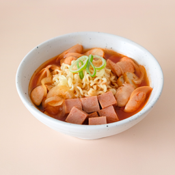 88 อึยจองบู บูแดกุกซู 의정부 부대국수 (ก๋วยเตี๋ยวซุปสไตล์บูแดจิเก)