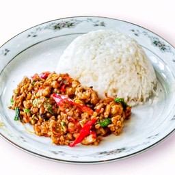 ข้าวราดผัดกะเพราเนื้อสับ