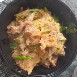 สุกี้แห้งหมู