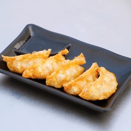 เกี๊ยวซ่าทอดกรอบ 5 ชิ้น