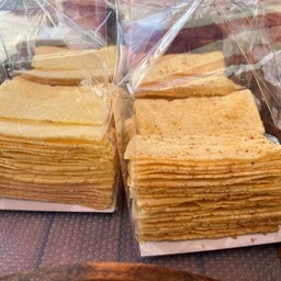 ขนมปัง บางกรอบ โฮมเมด รสกระเทียม ราคาต่อห่อ