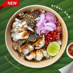 ข้าวหน้าปลานิลทอดแกะ พร้อมมะนาวน้ำปลาทรงเครื่อง