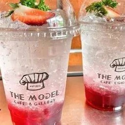 สตอเบอรี่โซดาเย็น