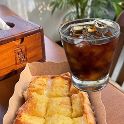 เซตขนมปังปิ้งเนยนมกับอเมริกาโน่