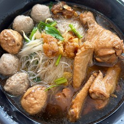 ก๋วยเตี๋ยวไก่ตุ๋น