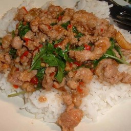 ข้าวกระเพราหมูชิ้นพริกแห้ง