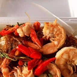 กระเพราวุ้นเส้น กุ้งราดข้าว