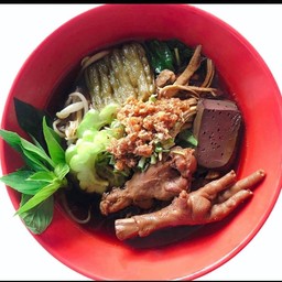 ก๋วยเตี๋ยวไก่ตุ๋นมะระ