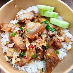 ข้าวหมูกรอบคั่วพริกเกลือ