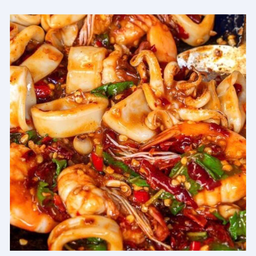กระเพราทะเล(ปลาหมึก กุ้ง) เป็นกับข้าว