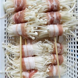 สามชั้นพันเห็ดเข็มทอง