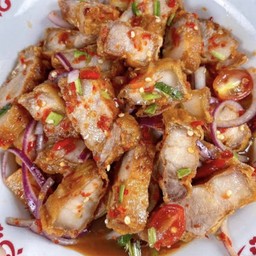 ยำหมูสามชั้น ทอด