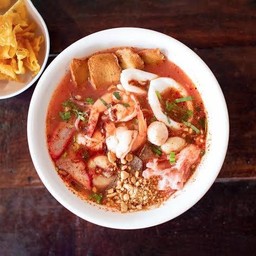 สุโขทัยต้มยำเย็นตาโฟ sukhothai tomyum yentafo seafood noodles