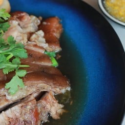 ข้าวขาหมูจอมพล มีสาขาเดียว ถนนปัญญาอินทรา
