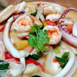 ต้มยำทะเล น้ำใส (ปลาหมึก กุ้ง)