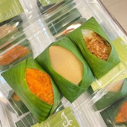 ข้าวเหนียวหน้ารวม กล่อง 3 ชิ้น (หน้าปลา,กุ้ง,สังขยา)