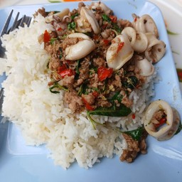 กะเพราหมู-ปลาหมึก