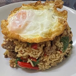 ข้าวผัดกะเพราเนื้อคลุก&ไข่ดาว
