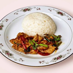 ข้าวราดผัดกะเพราหมูนุ่ม