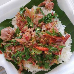 ข้าวกระเพราแหนม