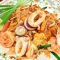 ผัดไทยเส้นจันทร์ทะเล