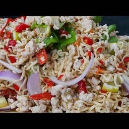 ยำมาม่า+หมูสับ(ไม่ปลาร้า)