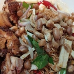 ยำไวไวไก่ทอด