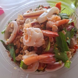 ดาวรุ่งก๋วยเตี๋ยวเรือ อาหารจานด่วน และเครื่องดื่ม