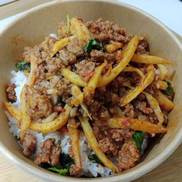 ข้าวราดพริกแกงหมูสับหน่อไม้